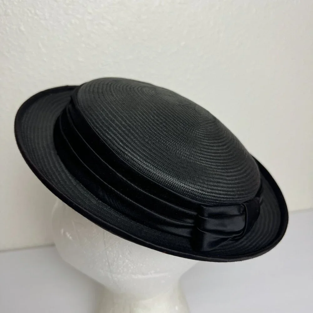 Vintage 50-60s Jan Leslie Elegant Small Hat Black Straw Satin Bow Size 22 1/2